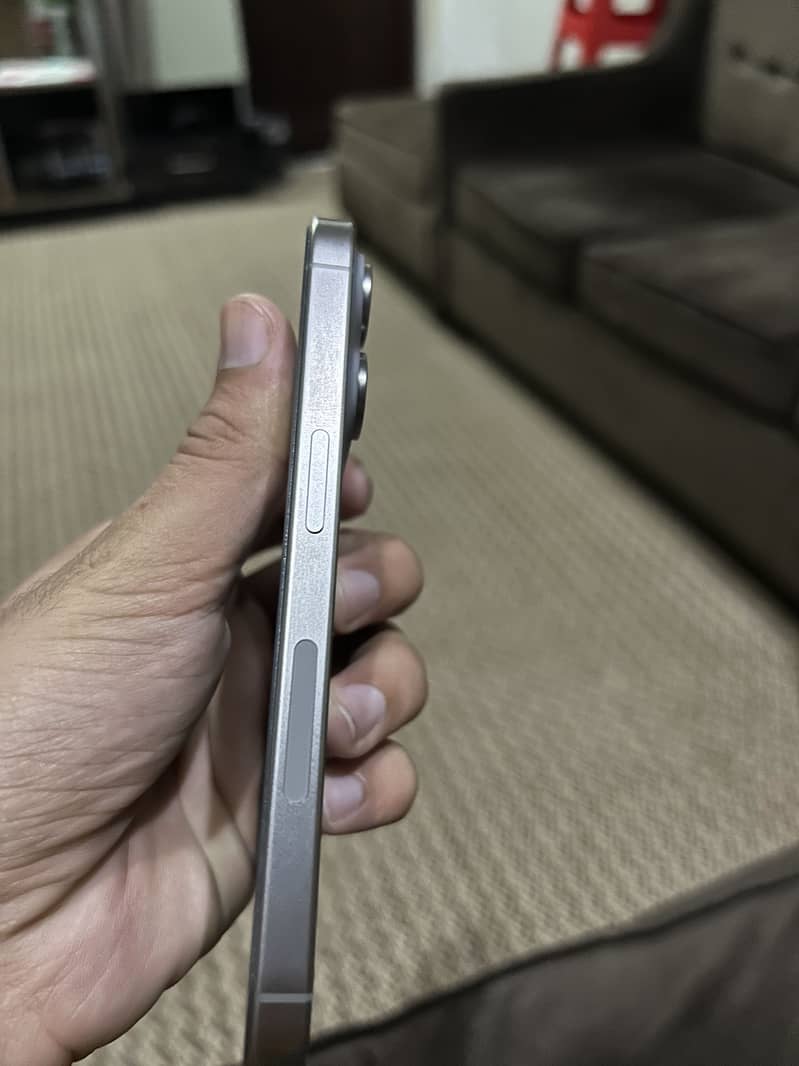 Apple iPhone 15 Pro 3