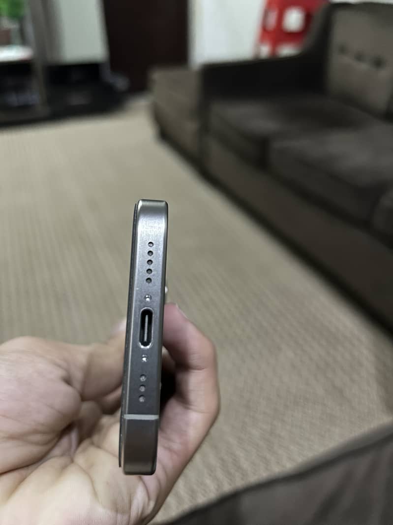 Apple iPhone 15 Pro 4