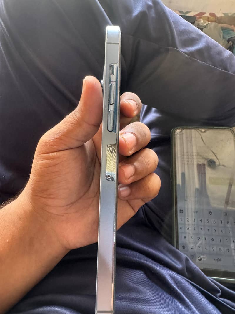 Apple iPhone 13 Pro Max 1