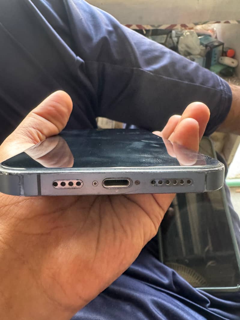 Apple iPhone 13 Pro Max 4