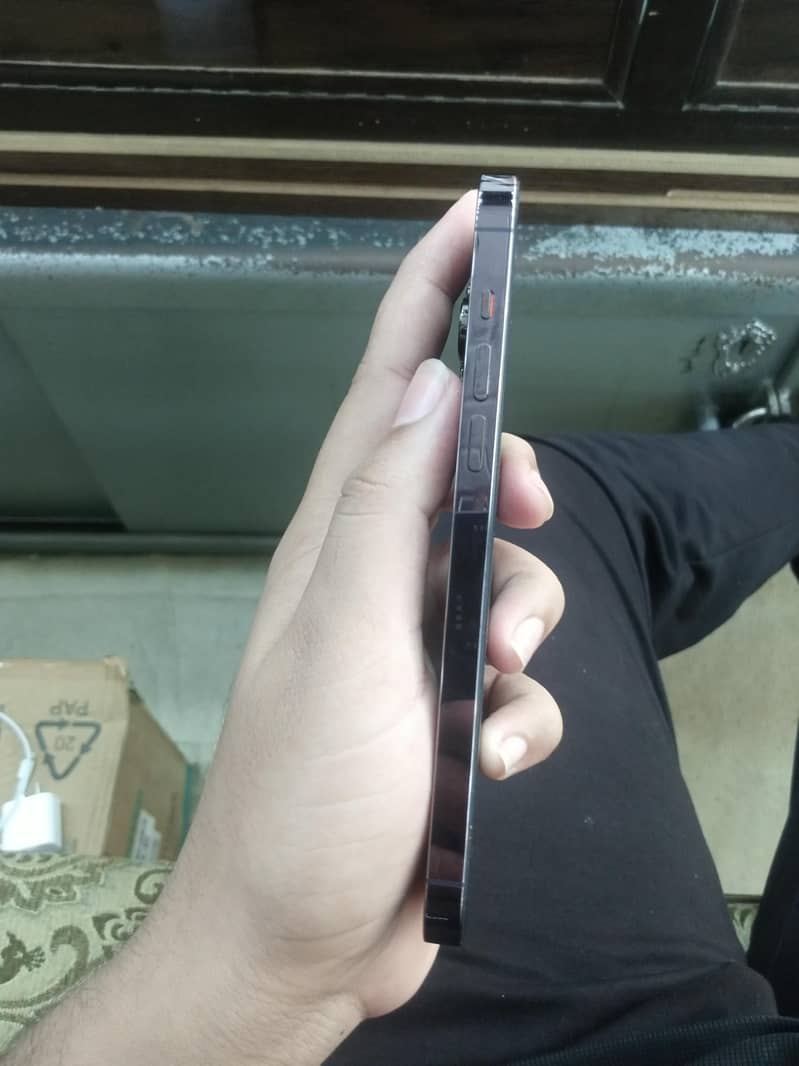 Apple iPhone 14 Pro Max 4