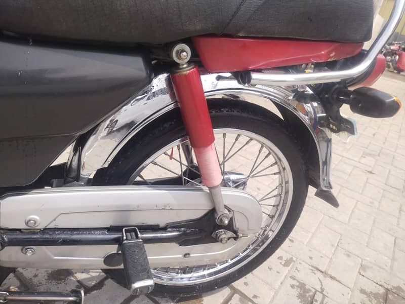 Honda CD70 3