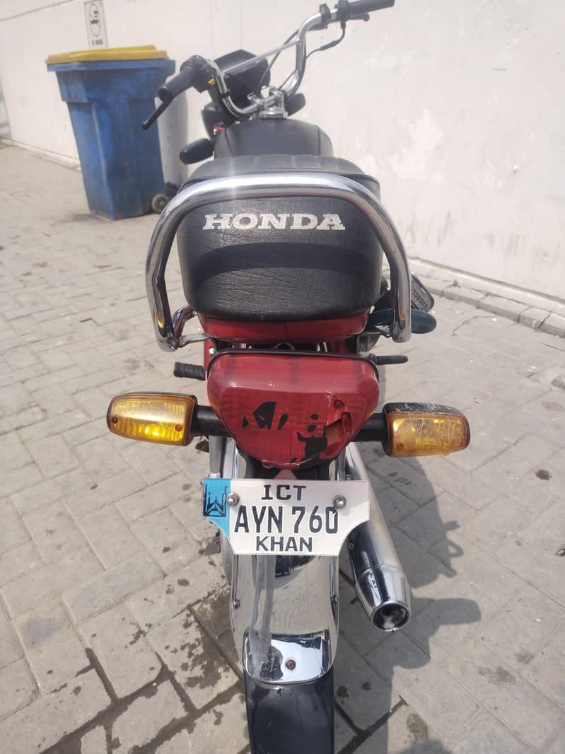 Honda CD70 6