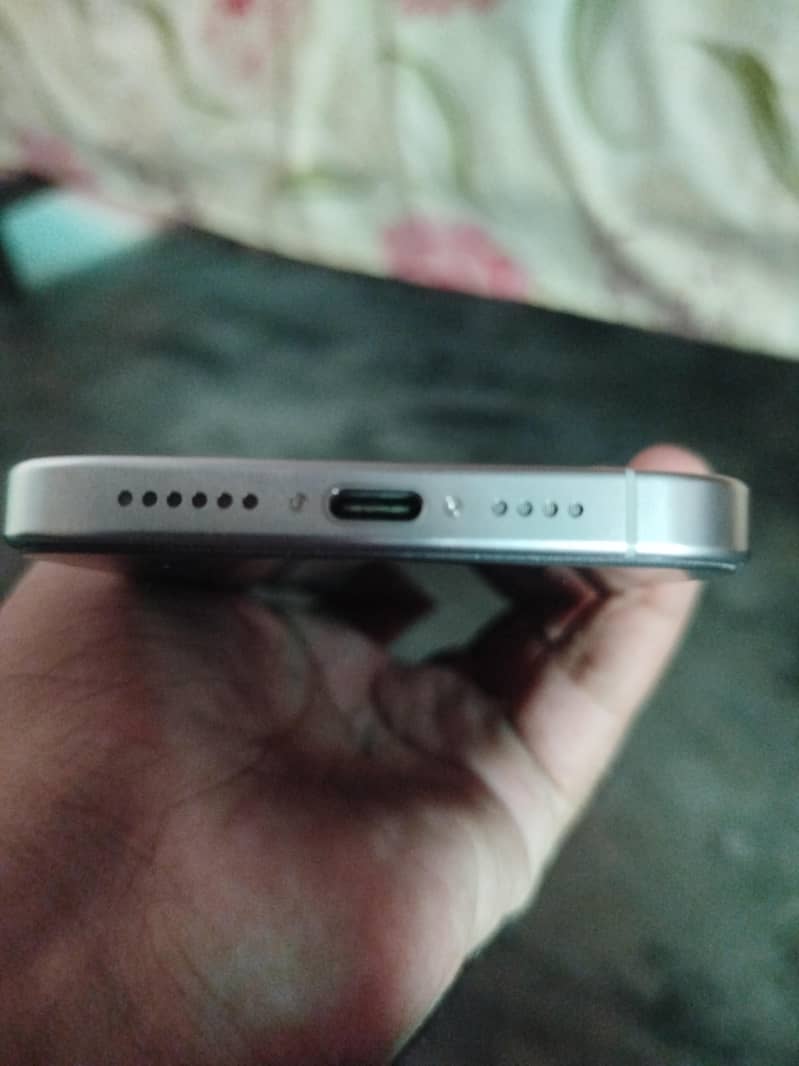 Apple iPhone 15 Pro Max 2
