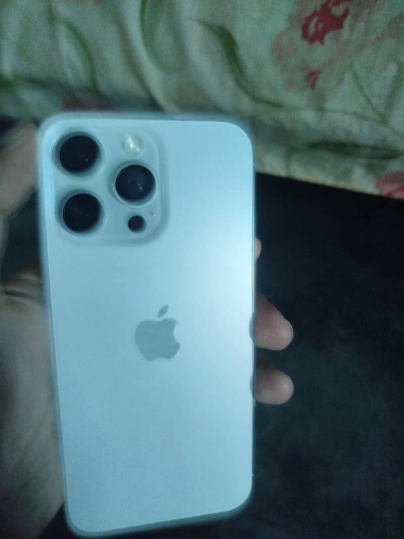 Apple iPhone 15 Pro Max 5