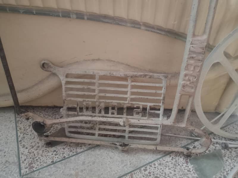 sewing machine  stand 3