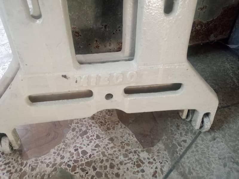 sewing machine  stand 5