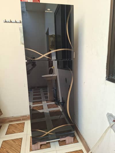 Electrolux Medium Size Refrigerator – Excellent Condition