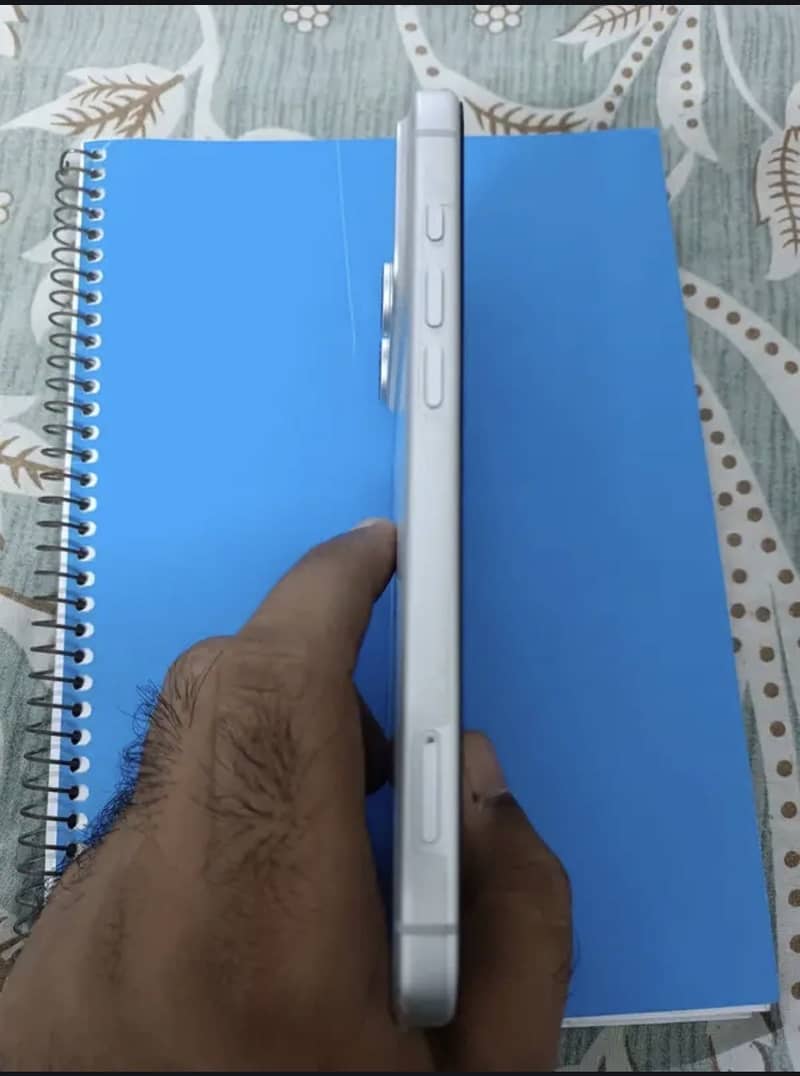 Apple iPhone 17 Pro Max 4