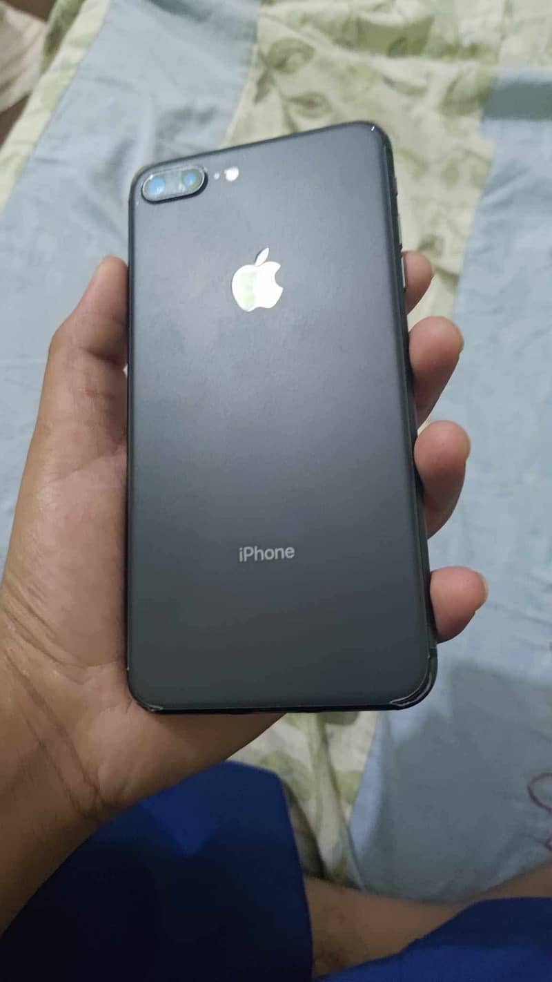 Apple iPhone 8 Plus 1