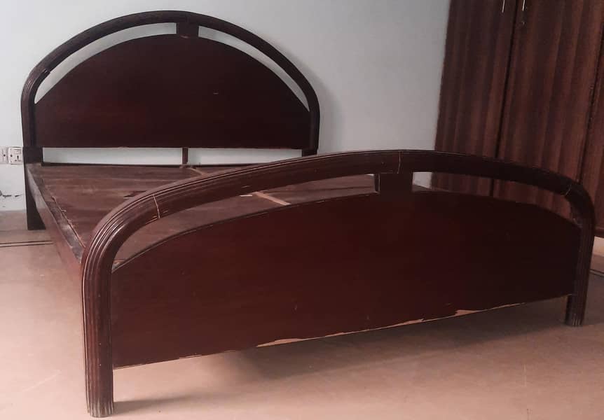 Queen Size Bed 0