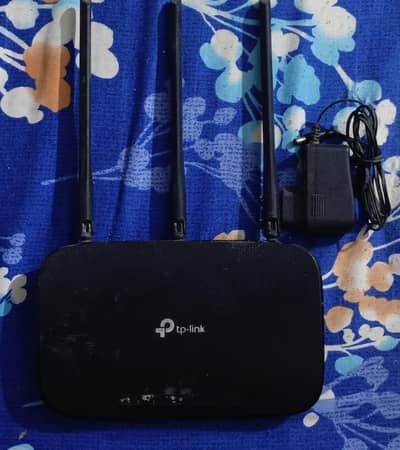 Tplink router 3 antina. ,with charger