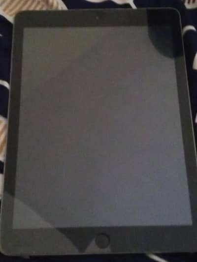 I pad 5 for sale only use 3 months well condition