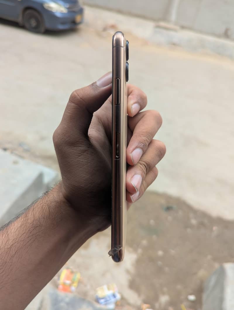 Apple iPhone 11 Pro Max 3