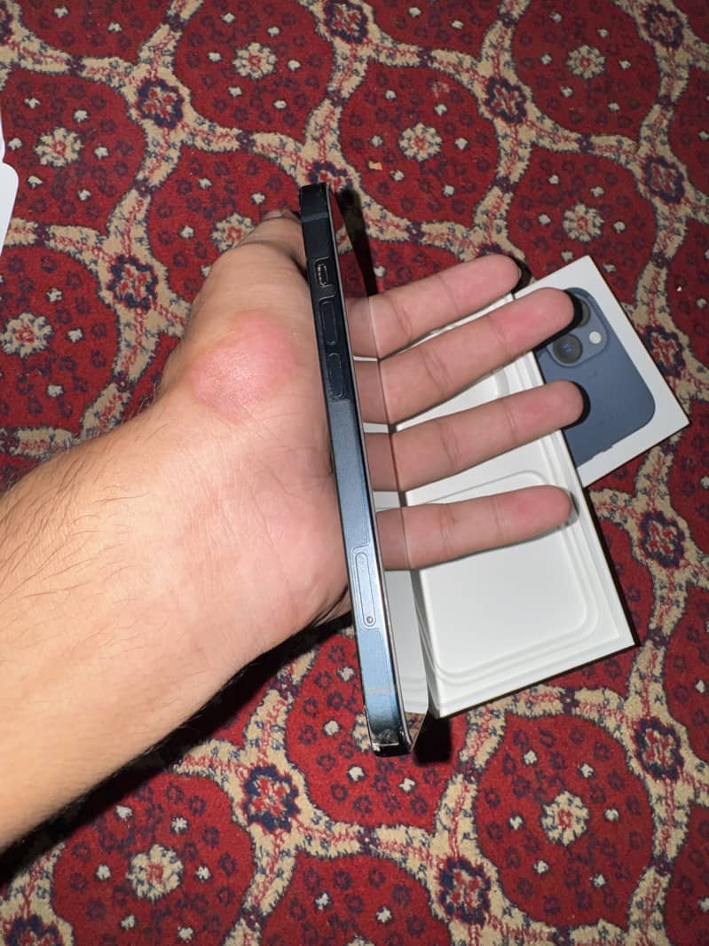 Apple iPhone 13 1