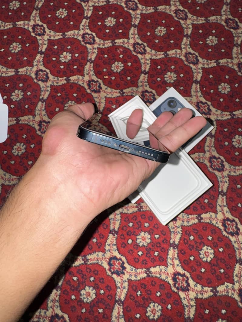 Apple iPhone 13 2