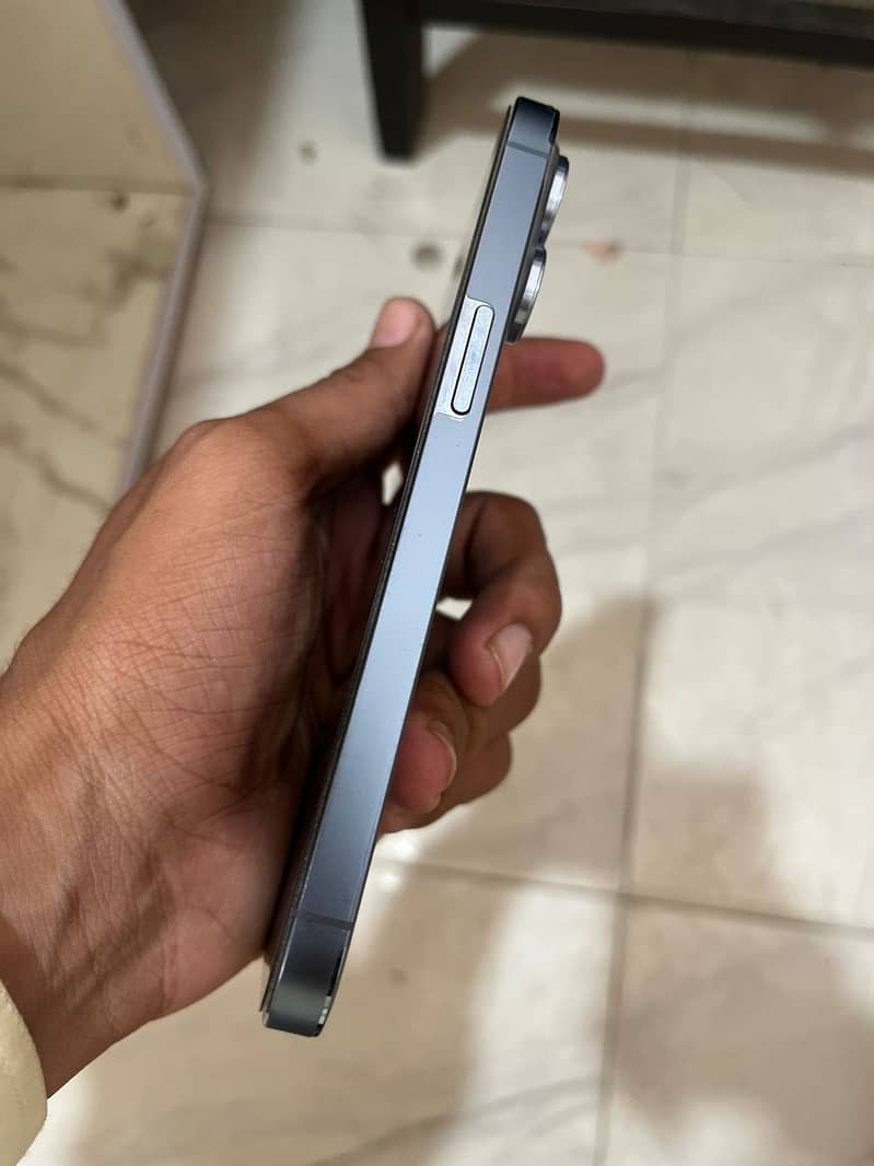 Apple iPhone 13 Pro 2