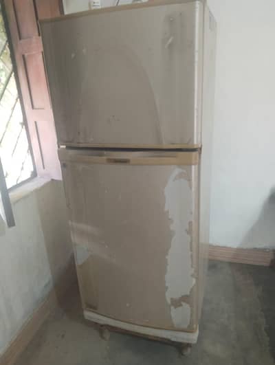 Dawlance Refrigerator – Working Condition – Medium Size