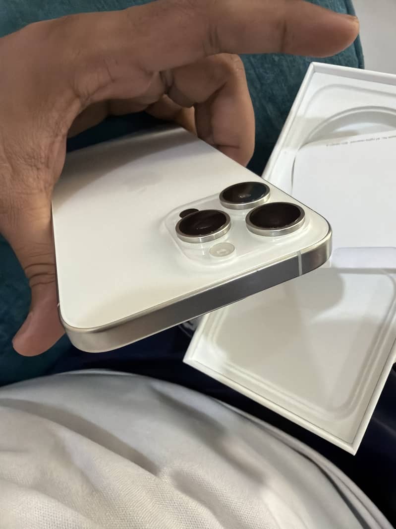 Apple iPhone 15 Pro Max 3