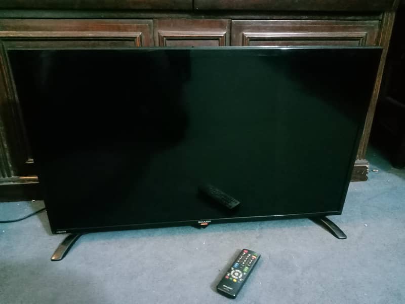 Sharp 32" Simple LED TV (Great Condition, Power Efficient 0