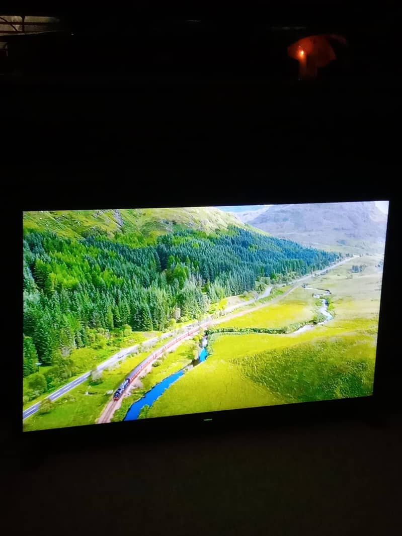 Sharp 32" Simple LED TV (Great Condition, Power Efficient 1