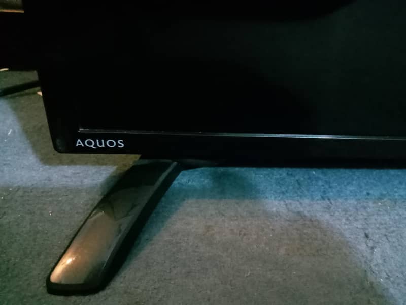 Sharp 32" Simple LED TV (Great Condition, Power Efficient 2