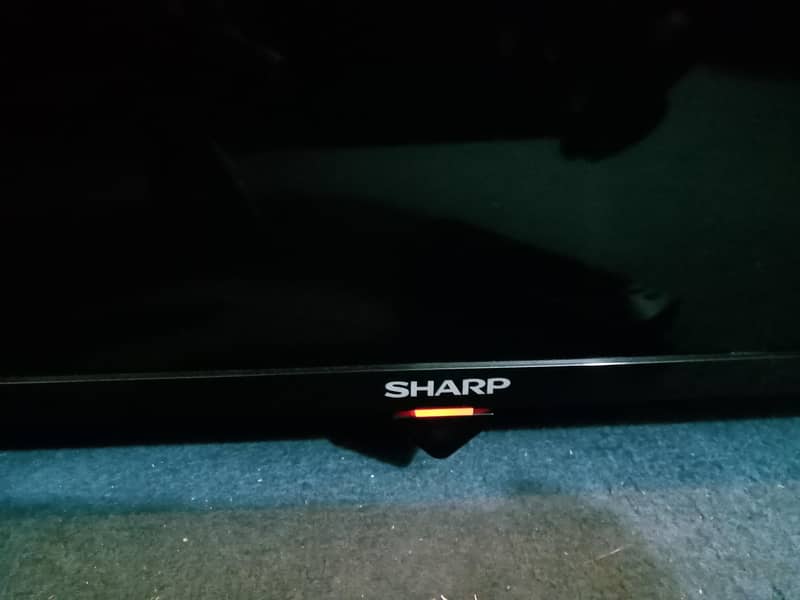 Sharp 32" Simple LED TV (Great Condition, Power Efficient 3
