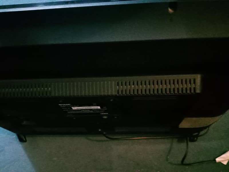 Sharp 32" Simple LED TV (Great Condition, Power Efficient 5