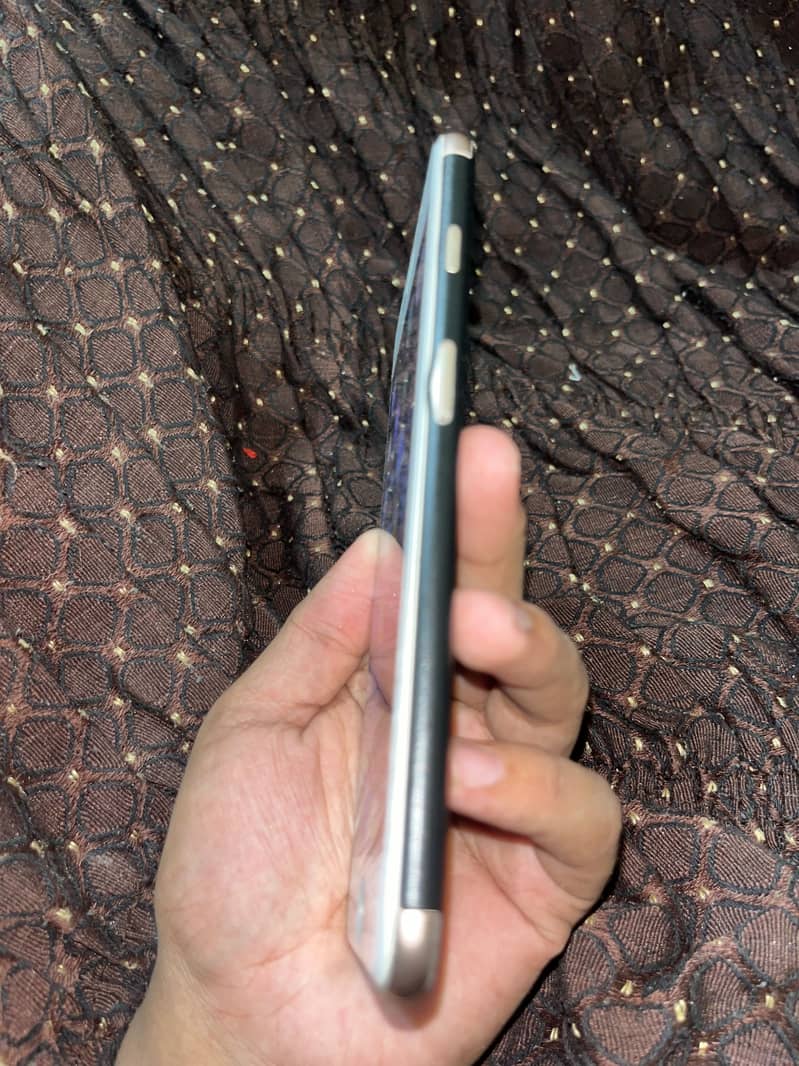Apple iPhone 8 Plus 3