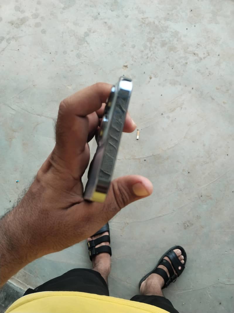 Apple iPhone 13proax 3