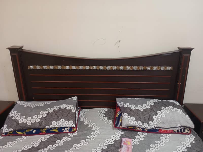 bed , side tables and dressing table 3