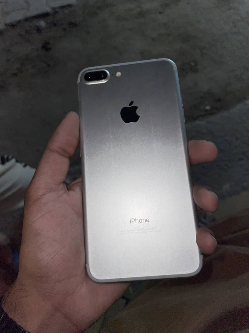 Apple iPhone 7 Plus 1