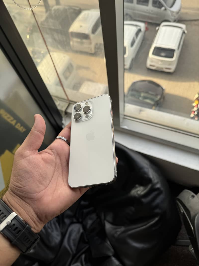 Apple iPhone 13 Pro 1