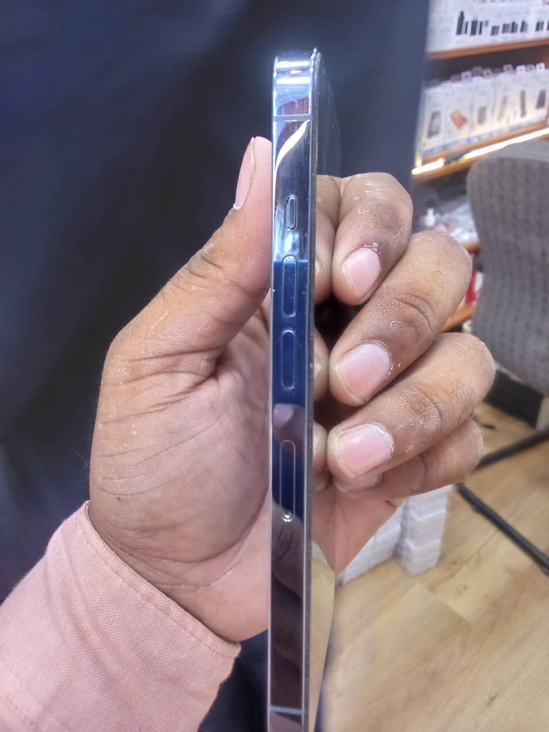 Apple iPhone 13 Pro 2