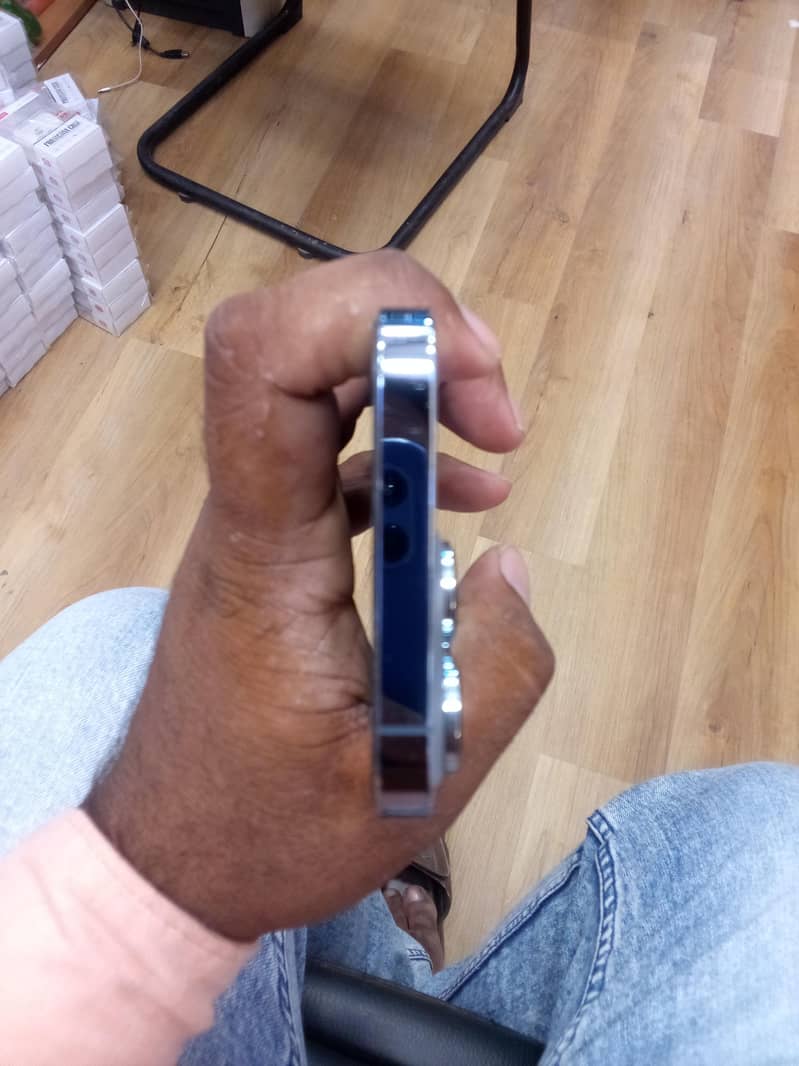 Apple iPhone 13 Pro 4
