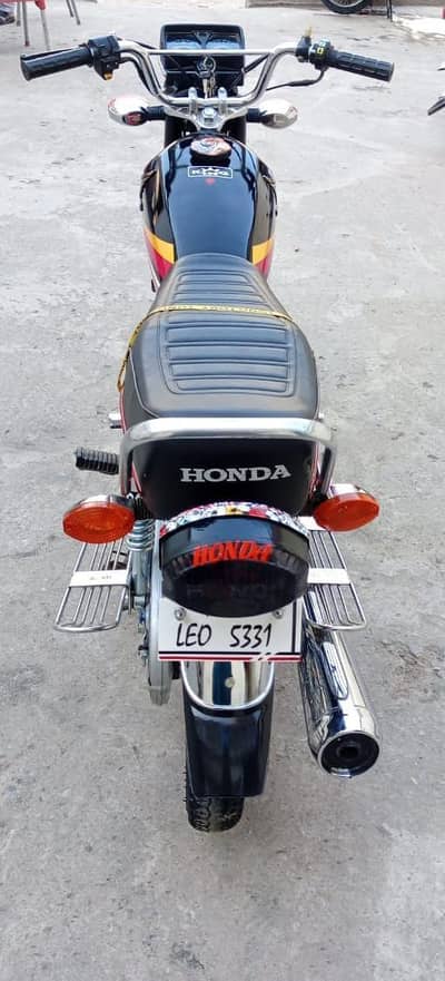 Honda 125 cc brief rock WhatsApp contact 03/ 2/7 7/5 17 0/ 2/2