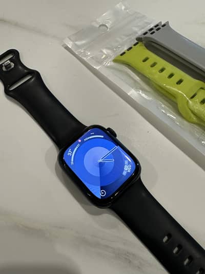 Apple Watch Series 7 41mm GPS Midnight | 3 Straps + Charging Cable