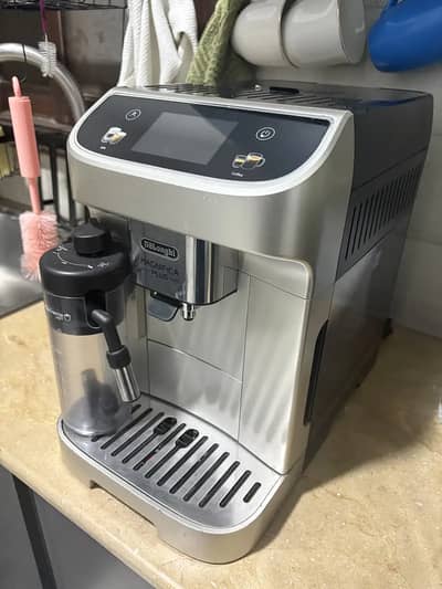 De’Longhi Magnifica Plus Coffee & Espresso Maker