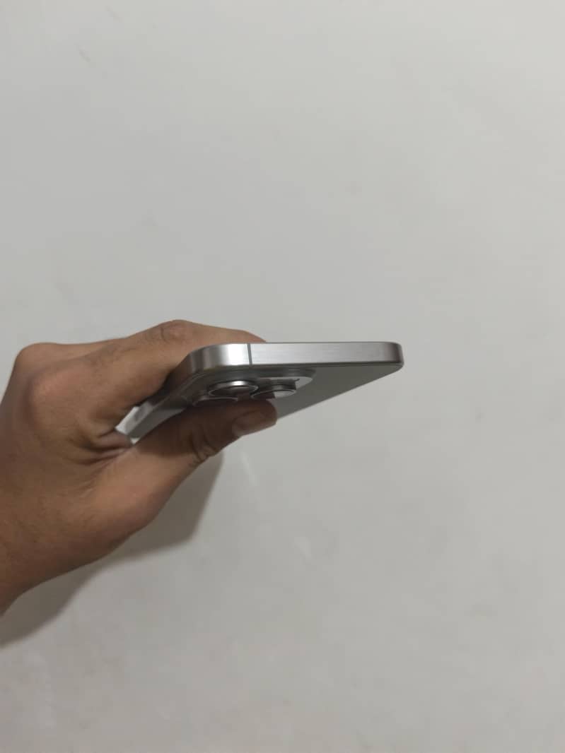 Apple iPhone 15 Pro Max 2
