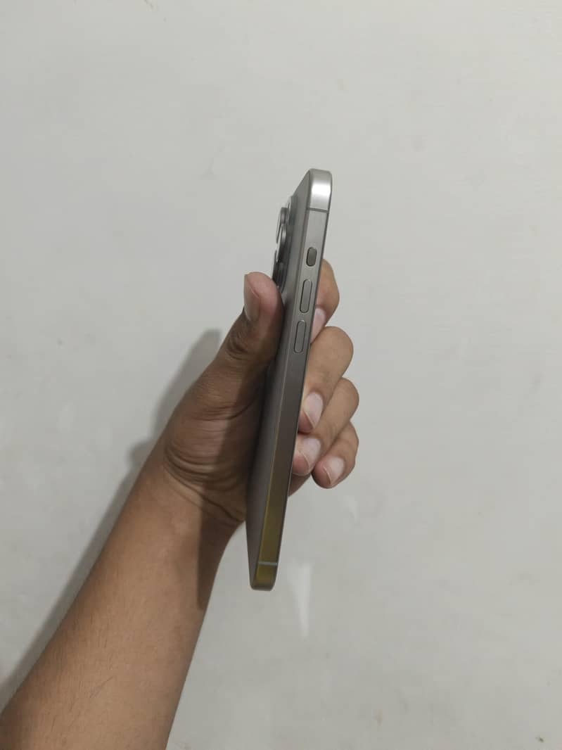 Apple iPhone 15 Pro Max 3