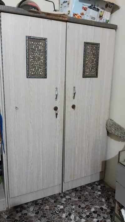 2 door Almari