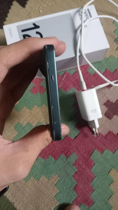OPPO Reno12 F