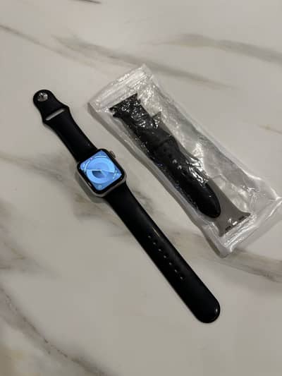 Apple Watch Series 5 40mm GPS Silver | Excellent Condition | 3 Straps