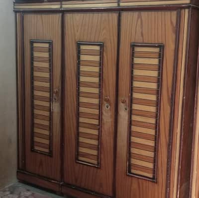 3 door Almari he urgent sale karni he mujhko