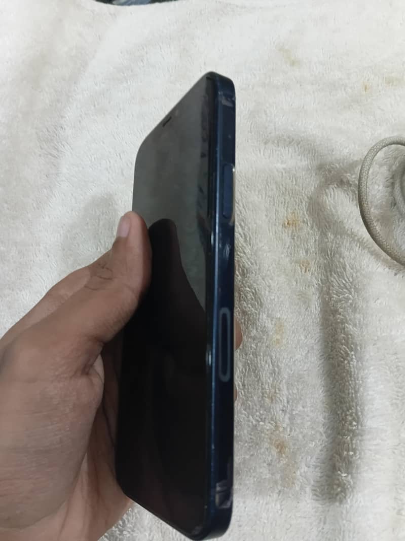 Apple iPhone 12 3