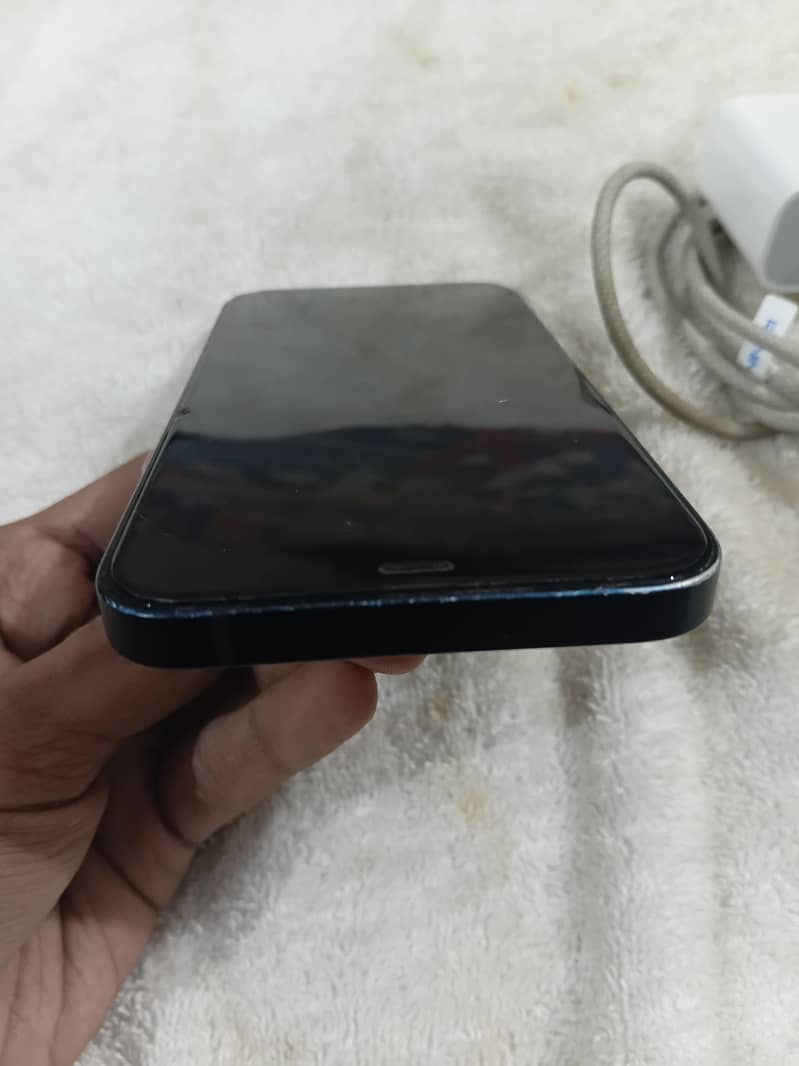 Apple iPhone 12 4