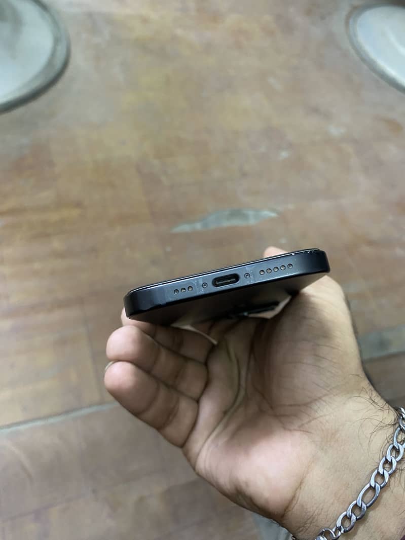 Apple iPhone 15 4