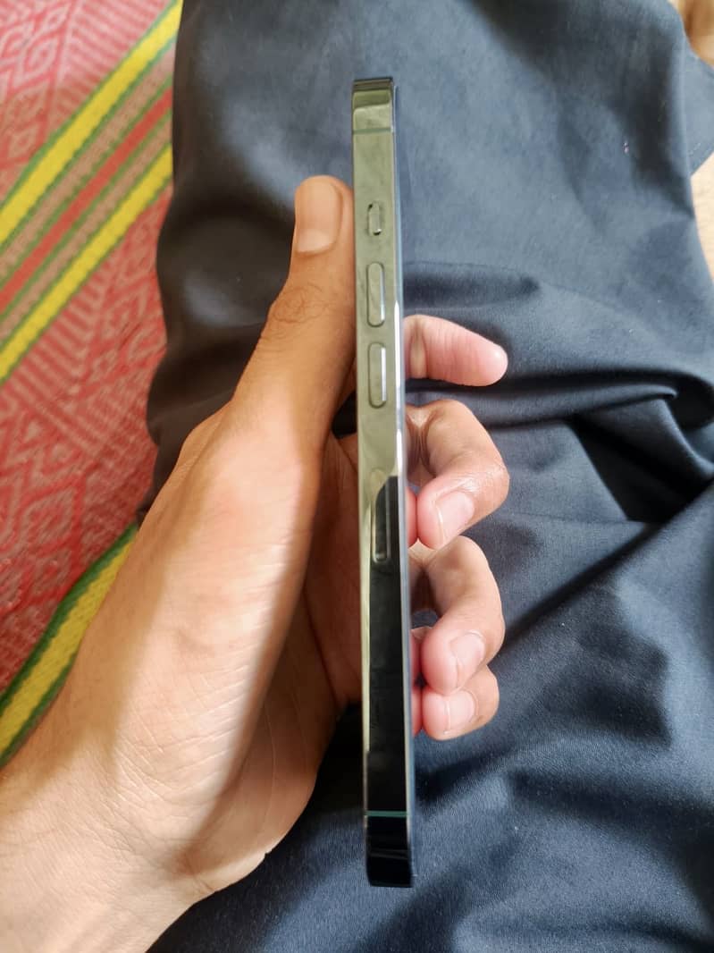 Apple iPhone 13 Pro 1