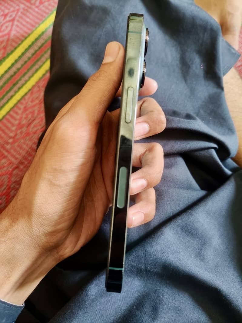 Apple iPhone 13 Pro 4