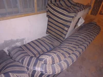 Old Sofa Set